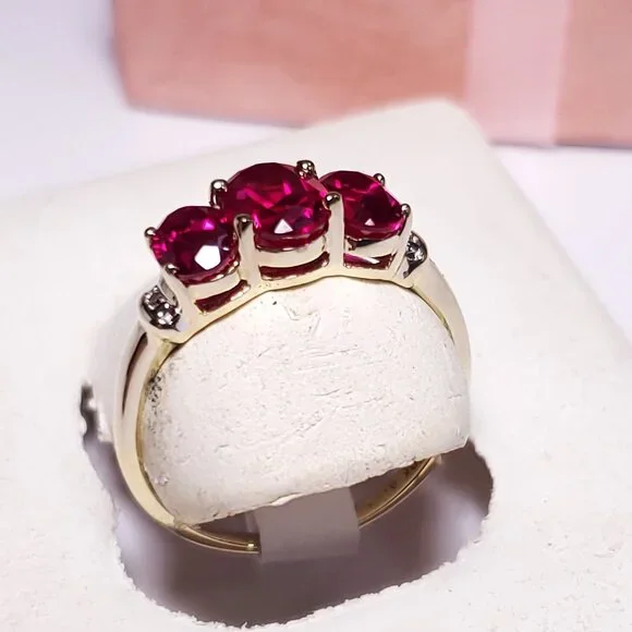 Estate 1.65ctw Oval Lab Created Ruby & Natural Diamond 3 stone 10Kt YG Ring20953